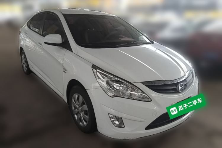 Used Hyundai Verna (older generation) 2010 Sedan 1.4L Manual Comfort GS Front Right 45 Deg