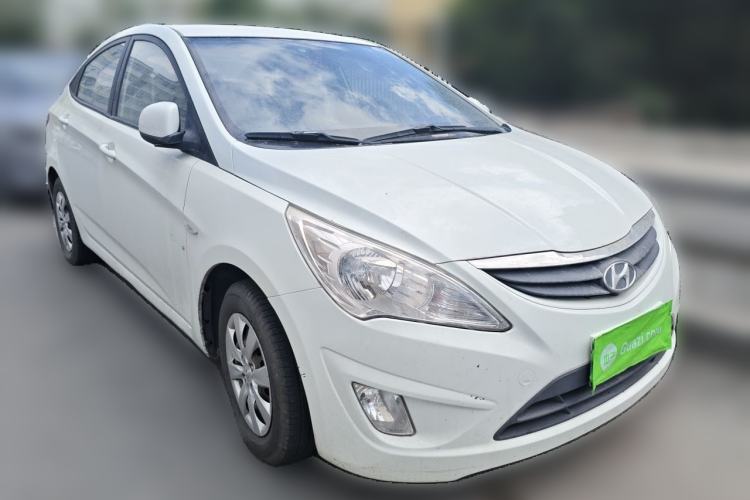 Used Hyundai Verna (older generation) 2010 Sedan 1.4L Manual Comfort GS Front Right 45 Deg