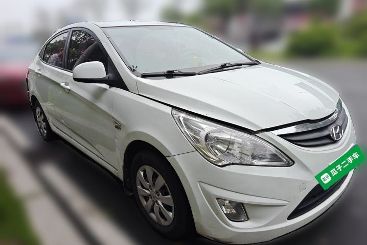 Used Hyundai Verna (older generation) 2010 Sedan 1.4L Manual Comfort GS Front Right 45 Deg