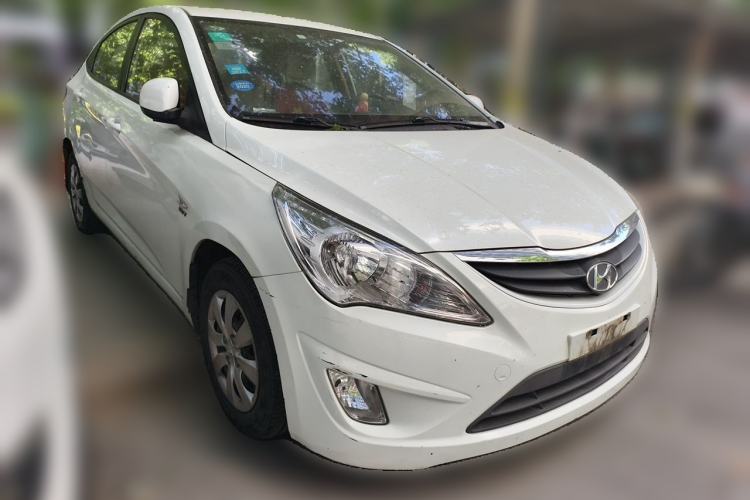 Used Hyundai Verna (older generation) 2010 Sedan 1.4L Manual Standard GL Model Front Right 45 Deg