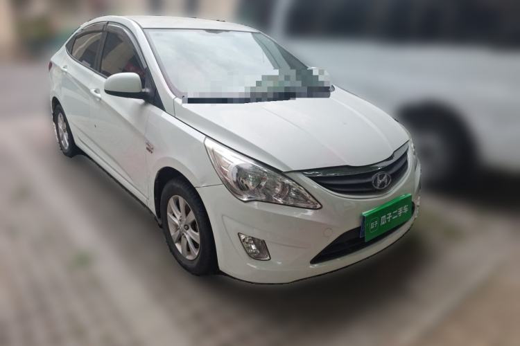 Used Hyundai Verna (older generation) 2010 Sedan 1.4L Manual Comfort GS Front Right 45 Deg
