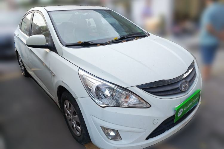Used Hyundai Verna (older generation) 2010 Sedan 1.4L Manual Comfort GS Front Right 45 Deg