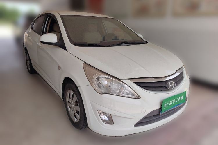 Used Hyundai Verna (older generation) 2010 Sedan 1.4L Manual Comfort GS Front Right 45 Deg