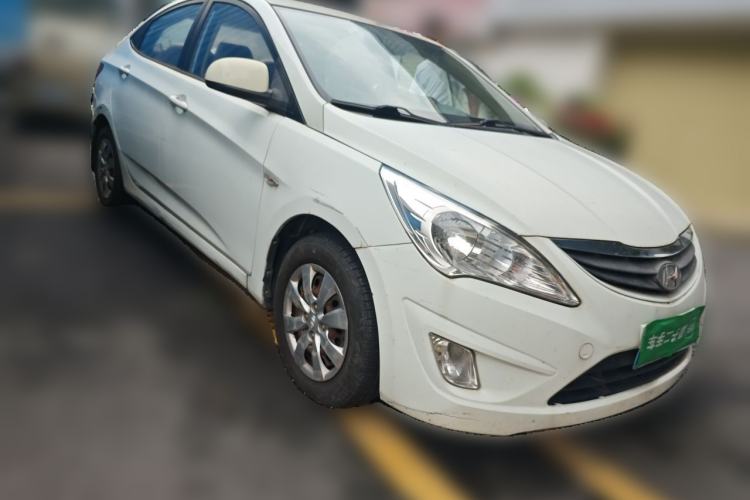 Used Hyundai Verna (older generation) 2010 Sedan 1.4L Manual Comfort GS Front Right 45 Deg