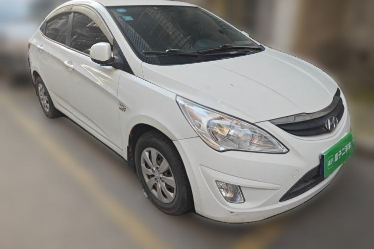 Used Hyundai Verna (older generation) 2010 Sedan 1.4L Manual Comfort GS Front Right 45 Deg
