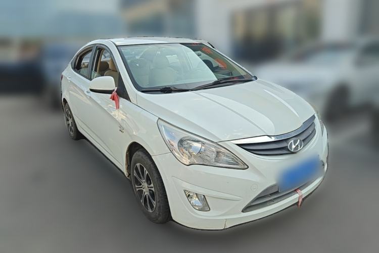 Used Hyundai Verna (older generation) 2010 Sedan 1.4L Manual Comfort GS Front Right 45 Deg