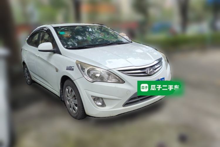 Used Hyundai Verna (older generation) 2010 Sedan 1.4L Manual Comfort GS Front Right 45 Deg