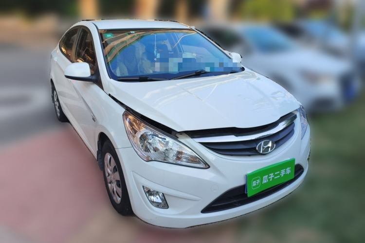 Used Hyundai Verna (older generation) 2010 Sedan 1.4L Manual Comfort GS Front Right 45 Deg