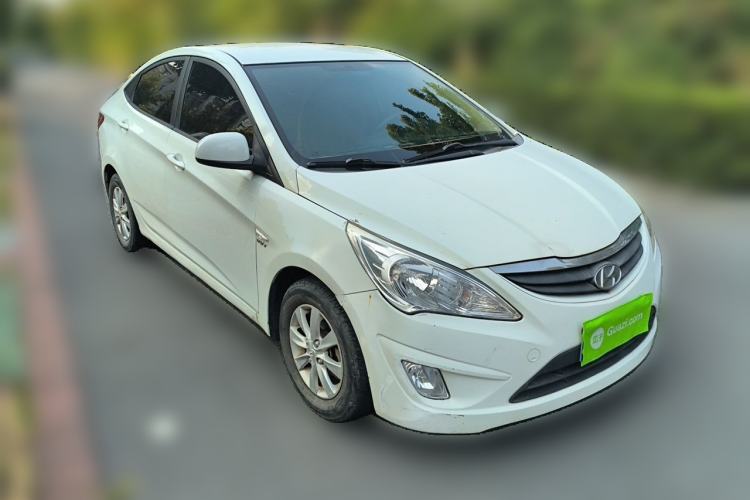 Used Hyundai Verna (older generation) 2010 Sedan 1.4L Manual Comfort GS Front Right 45 Deg