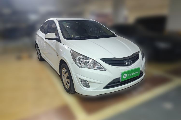 Used Hyundai Verna (older generation) 2010 Sedan 1.4L Manual Comfort GS Front Right 45 Deg