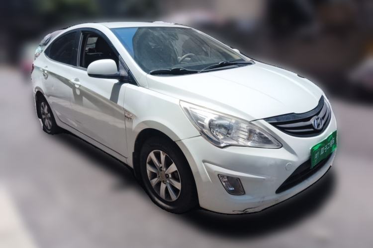 Used Hyundai Verna (older generation) 2010 Sedan 1.4L Automatic Comfort Model GS Front Right 45 Deg
