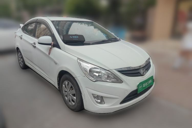 Used Hyundai Verna (older generation) 2010 Sedan 1.4L Manual Comfort GS Front Right 45 Deg
