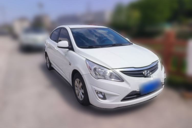 Used Hyundai Verna (older generation) 2010 Sedan 1.4L Manual Comfort GS Front Right 45 Deg