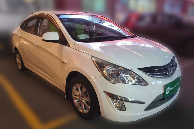Used Hyundai Verna (older generation) 2010 Sedan 1.4L Manual Comfort GS Front Right 45 Deg