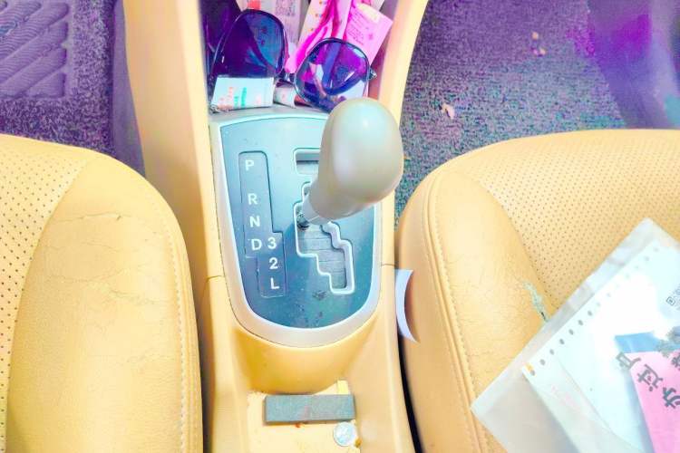 Used Hyundai Verna (older generation) 2010 Sedan 1.4L Automatic Comfort Model GS Gear Lever
