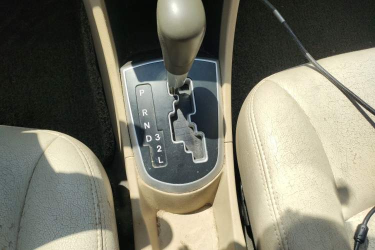 Used Hyundai Verna (older generation) 2010 Sedan 1.4L Automatic Comfort Model GS Gear Lever
