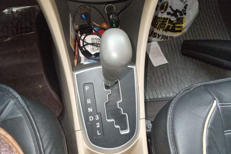 Used Hyundai Verna (older generation) 2010 Sedan 1.4L Automatic Comfort Model GS Gear Lever