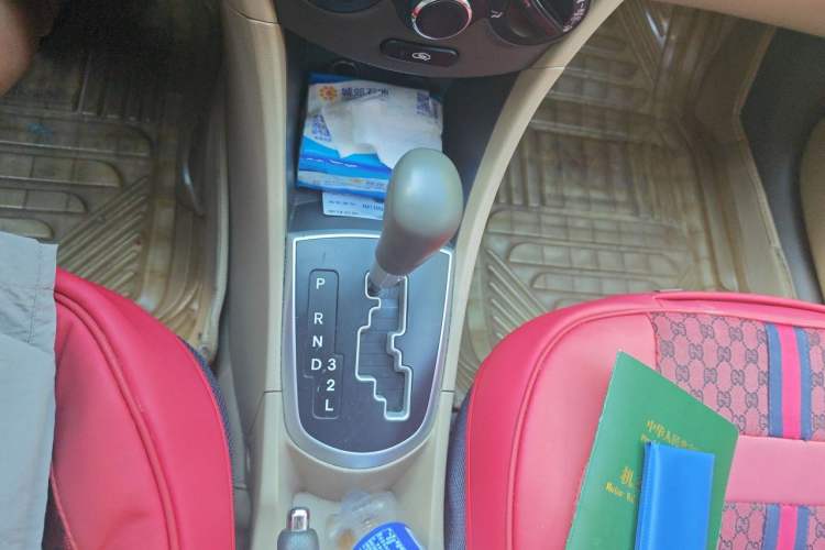 Used Hyundai Verna (older generation) 2010 Sedan 1.4L Automatic Fashionable GT Model Gear Lever