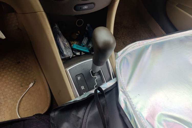 Used Hyundai Verna (older generation) 2010 Sedan 1.4L Automatic Comfort Model GS Gear Lever