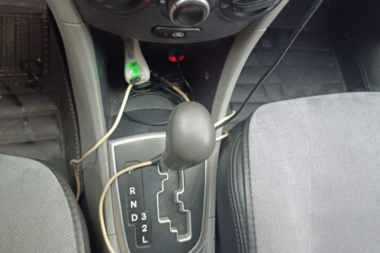Used Hyundai Verna (older generation) 2010 Sedan 1.4L Automatic Fashionable GT Model Gear Lever