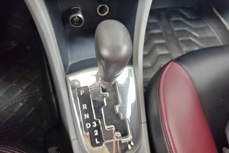Used Hyundai Verna (older generation) 2010 Sedan 1.4L Automatic Fashionable GT Model Gear Lever