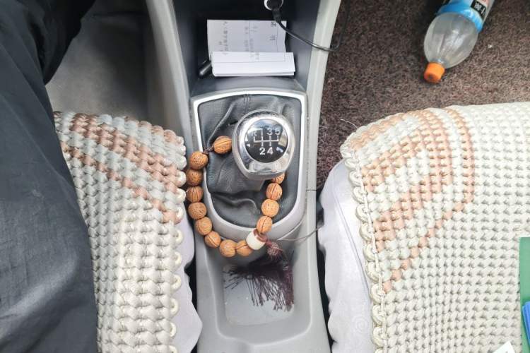 Used Hyundai Verna (older generation) 2010 Sedan 1.4L Manual Comfort GS Gear Lever
