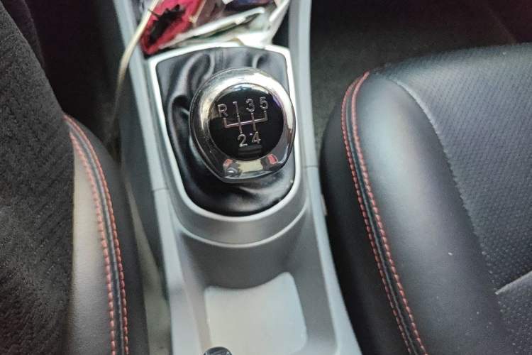 Used Hyundai Verna (older generation) 2010 Sedan 1.4L Manual Comfort GS Gear Lever