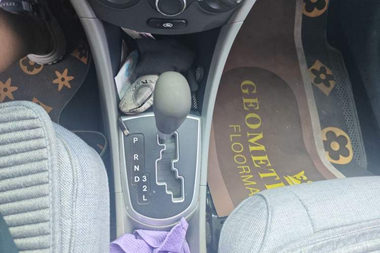Used Hyundai Verna (older generation) 2010 Sedan 1.4L Automatic Comfort Model GS Gear Lever