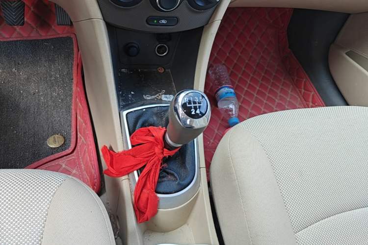 Used Hyundai Verna (older generation) 2010 Sedan 1.4L Manual Comfort GS Gear Lever