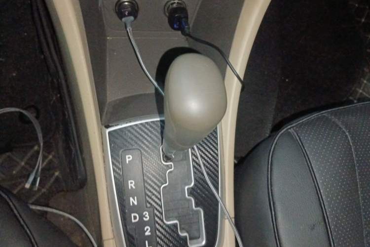 Used Hyundai Verna (older generation) 2010 Sedan 1.4L Automatic Comfort Model GS Gear Lever