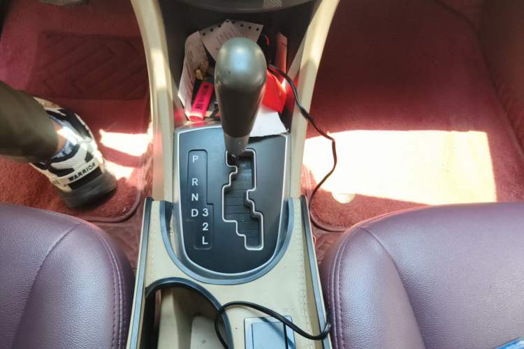 Used Hyundai Verna (older generation) 2010 Sedan 1.4L Automatic Comfort Model GS Gear Lever