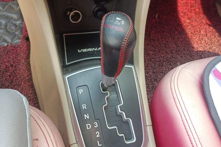 Used Hyundai Verna (older generation) 2010 Sedan 1.4L Automatic Comfort Model GS Gear Lever