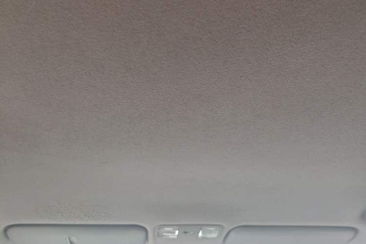 Used Hyundai Verna (older generation) 2010 Sedan 1.4L Manual Comfort GS Headliner