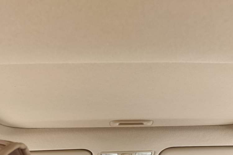 Used Hyundai Verna (older generation) 2010 Sedan 1.4L Automatic Fashionable GT Model Headliner
