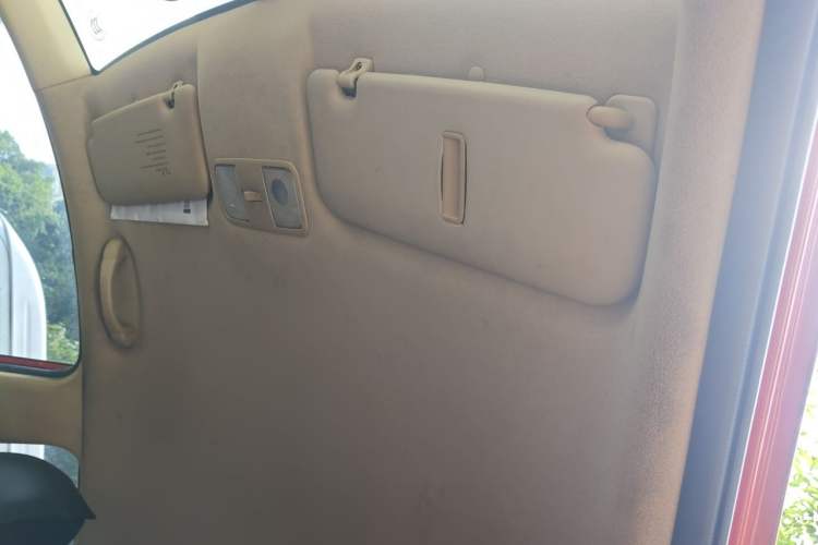 Used Hyundai Verna (older generation) 2010 Sedan 1.4L Manual Comfort GS Headliner