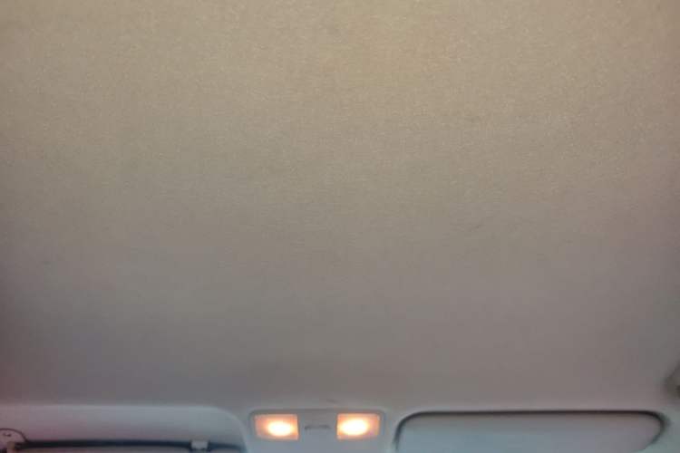 Used Hyundai Verna (older generation) 2010 Sedan 1.4L Manual Standard GL Model Headliner