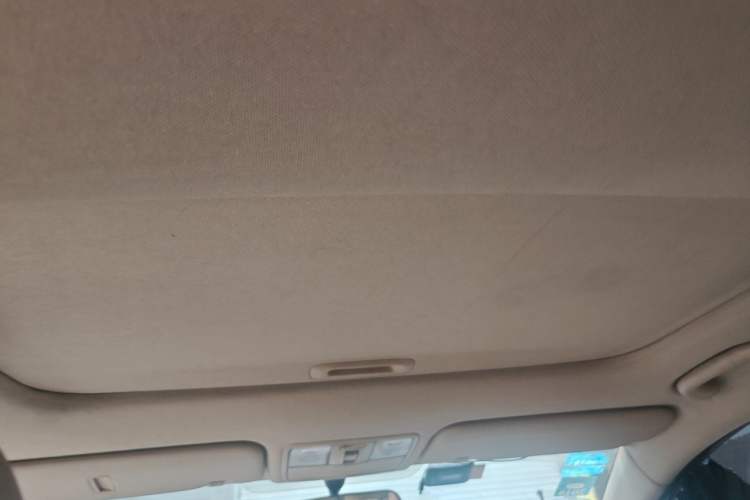 Used Hyundai Verna (older generation) 2010 Sedan 1.4L Automatic Fashionable GT Model Headliner