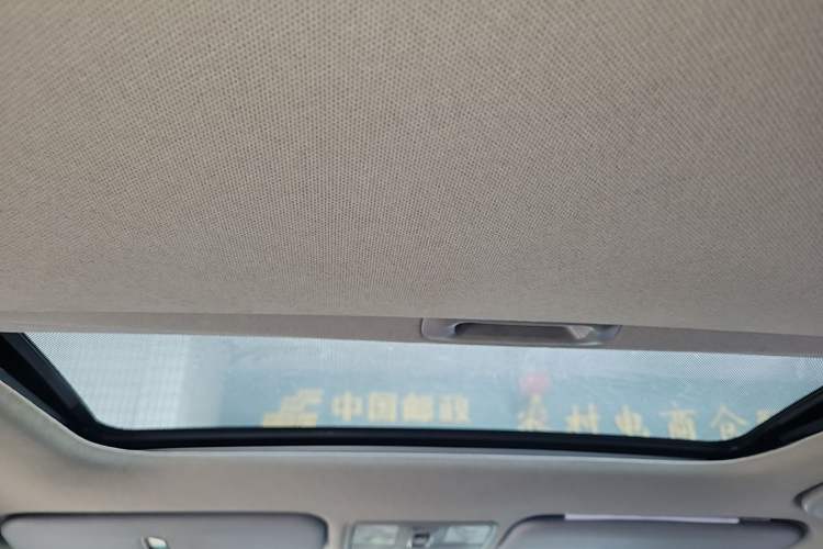 Used Hyundai Verna (older generation) 2010 Sedan 1.4L Automatic Fashionable GT Model Headliner