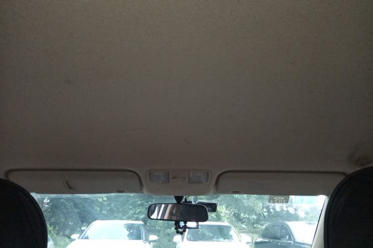 Used Hyundai Verna (older generation) 2010 Sedan 1.4L Automatic Comfort Model GS Headliner