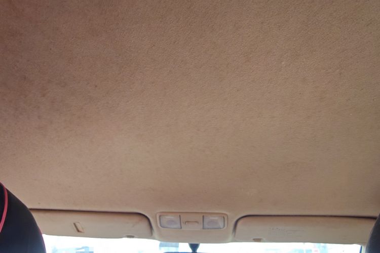 Used Hyundai Verna (older generation) 2010 Sedan 1.4L Manual Comfort GS Headliner