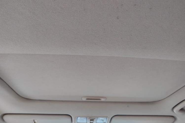 Used Hyundai Verna (older generation) 2010 Sedan 1.4L Automatic Fashionable GT Model Headliner