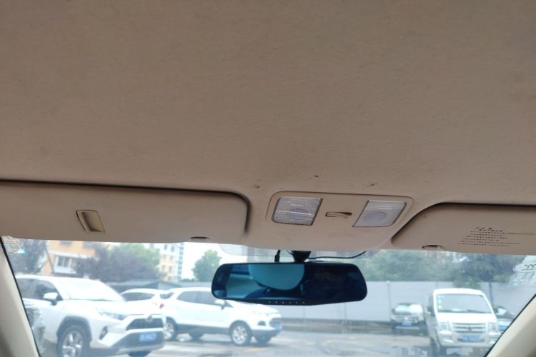 Used Hyundai Verna (older generation) 2010 Sedan 1.4L Automatic Comfort Model GS Headliner