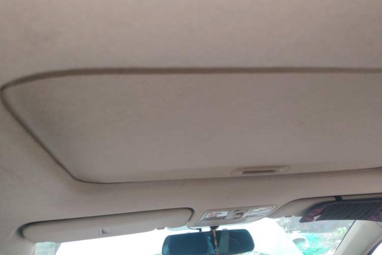 Used Hyundai Verna (older generation) 2010 Sedan 1.4L Automatic Fashionable GT Model Headliner