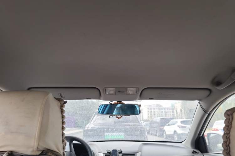 Used Hyundai Verna (older generation) 2010 Sedan 1.4L Manual Comfort GS Headliner