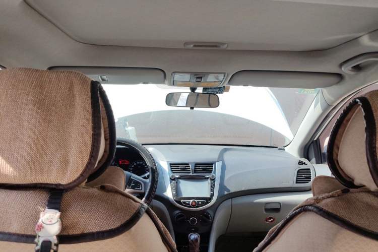 Used Hyundai Verna (older generation) 2010 Sedan 1.4L Automatic Fashionable GT Model Headliner