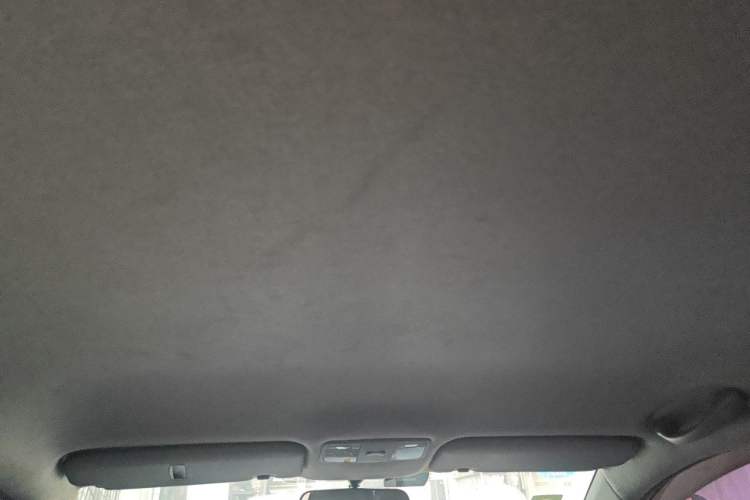 Used Hyundai Verna (older generation) 2010 Sedan 1.4L Manual Comfort GS Headliner
