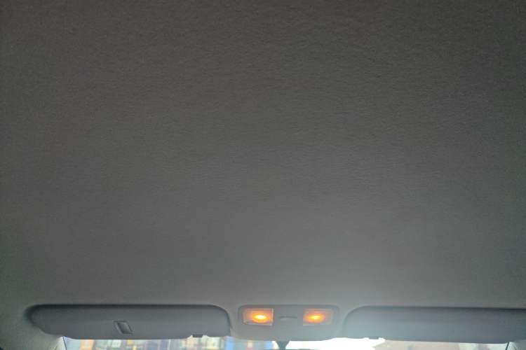 Used Hyundai Verna (older generation) 2010 Sedan 1.4L Automatic Comfort Model GS Headliner