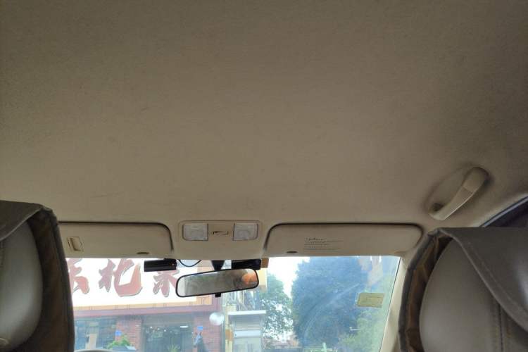 Used Hyundai Verna (older generation) 2010 Sedan 1.4L Manual Comfort GS Headliner