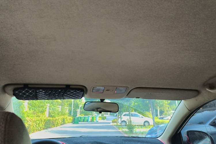 Used Hyundai Verna (older generation) 2010 Sedan 1.4L Manual Comfort GS Headliner