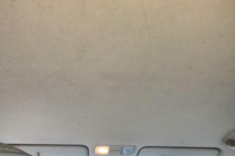 Used Hyundai Verna (older generation) 2010 Sedan 1.4L Manual Standard GL Model Headliner